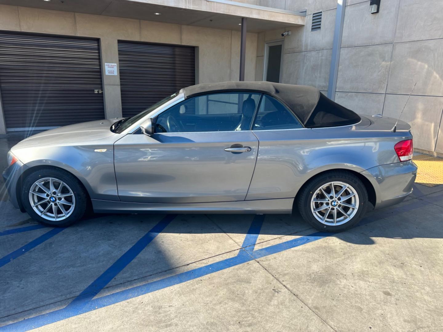 2011 Gray /Black BMW 1-Series 128i Convertible (WBAUN1C52BV) with an 3.0L L6 DOHC 24V engine, Automatic transmission, located at 30 S. Berkeley Avenue, Pasadena, CA, 91107, (626) 248-7567, 34.145447, -118.109398 - Low Miles!!! Elevate your driving experience with our 2011 BMW 1-Series 128i Convertible, now featured at our Buy Here Pay Here (BHPH) dealership in Pasadena, CA. Ideal for enthusiasts in Altadena CA, Glendale CA, Los Angeles CA, and throughout LA County, this stunning pre-owned convertible combine - Photo#1